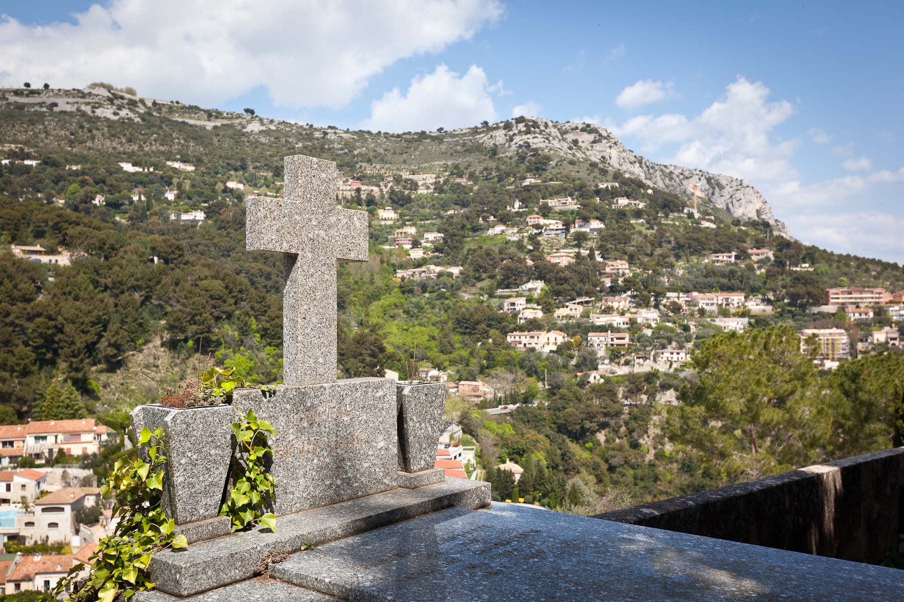 Èze, a spectacular hilltop village with sweeping Mediterranean views