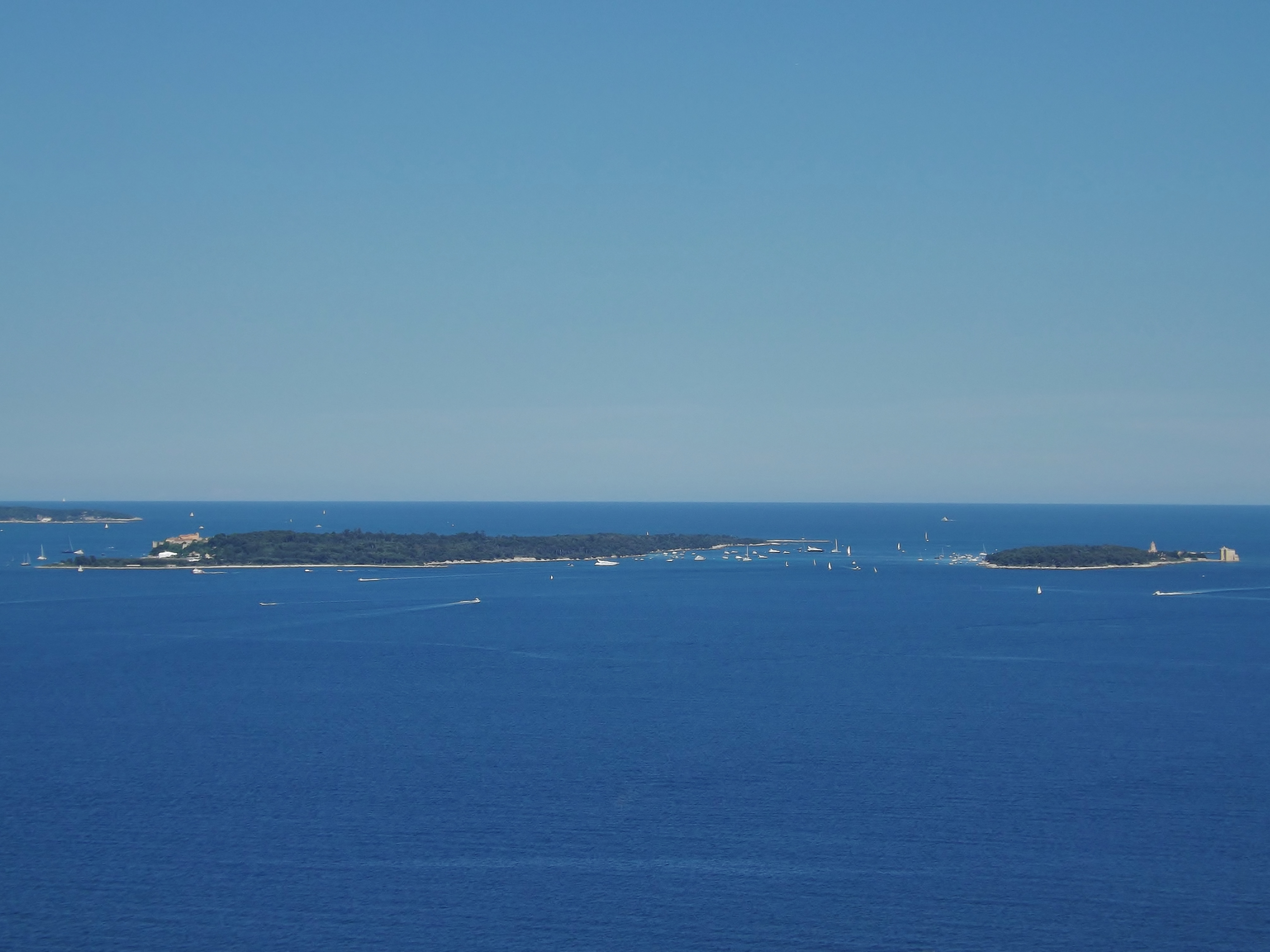 Le isole di Lérins al largo di Cannes tra natura protetta e orizzonte mediterraneo