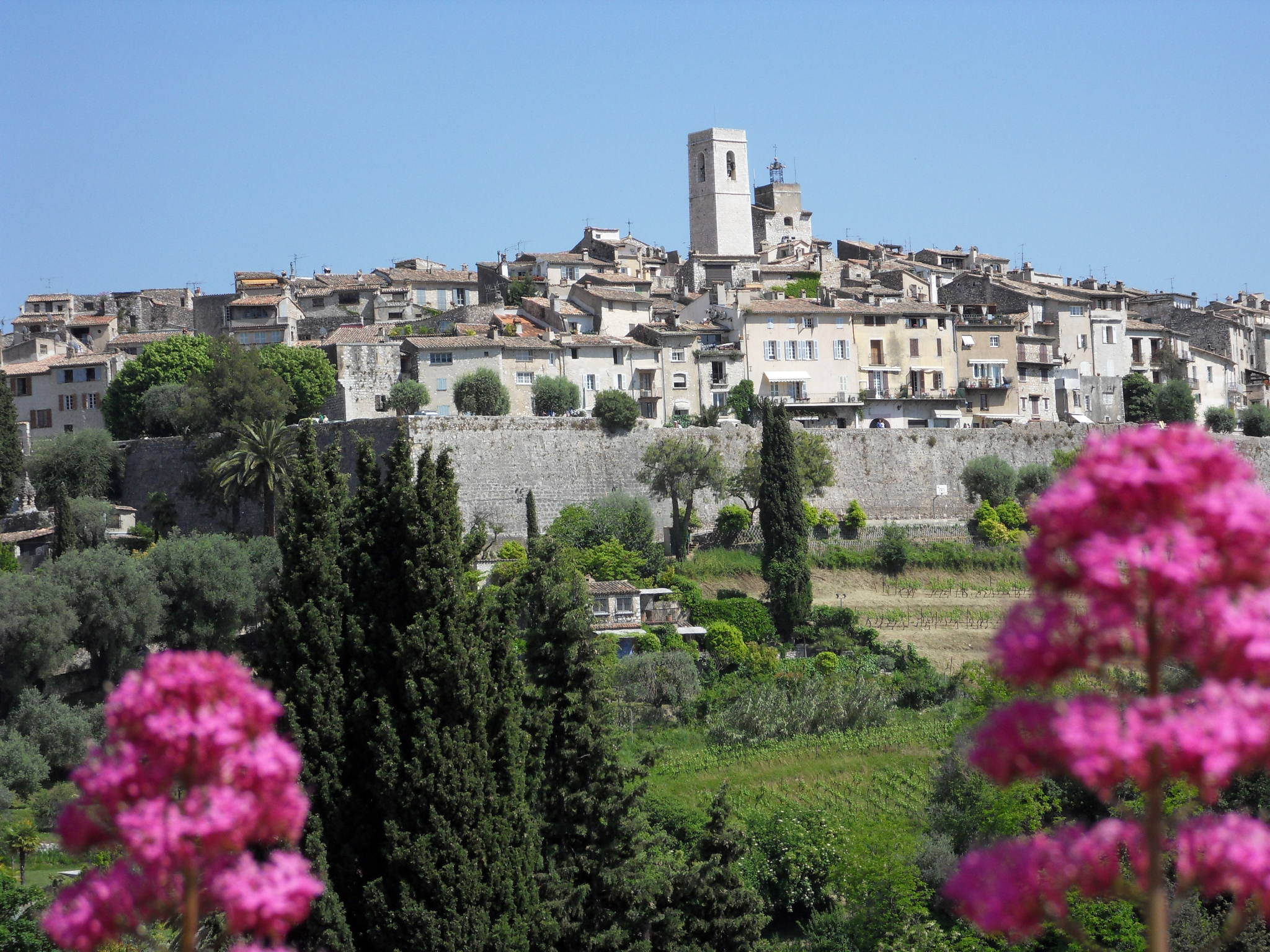 Saint-Paul-de-Vence, village d'artistes perché dans l'arrière-pays azuréen