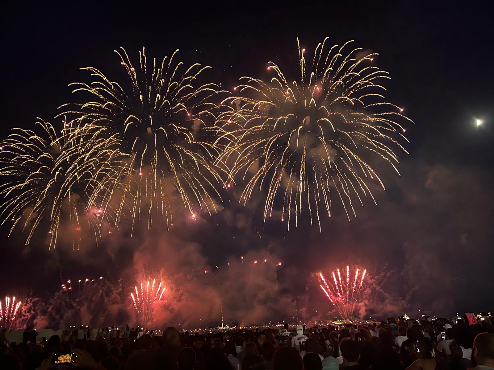 ألعاب نارية فوق خليج كان، أمسية صيفية مبهرة على لا كروازيت